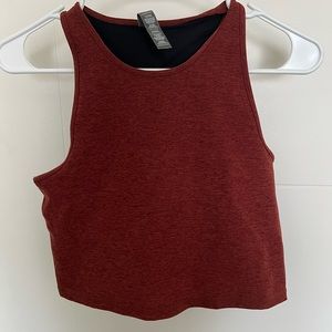 Vuori elevation tight and pylo top set heathered brick EUC